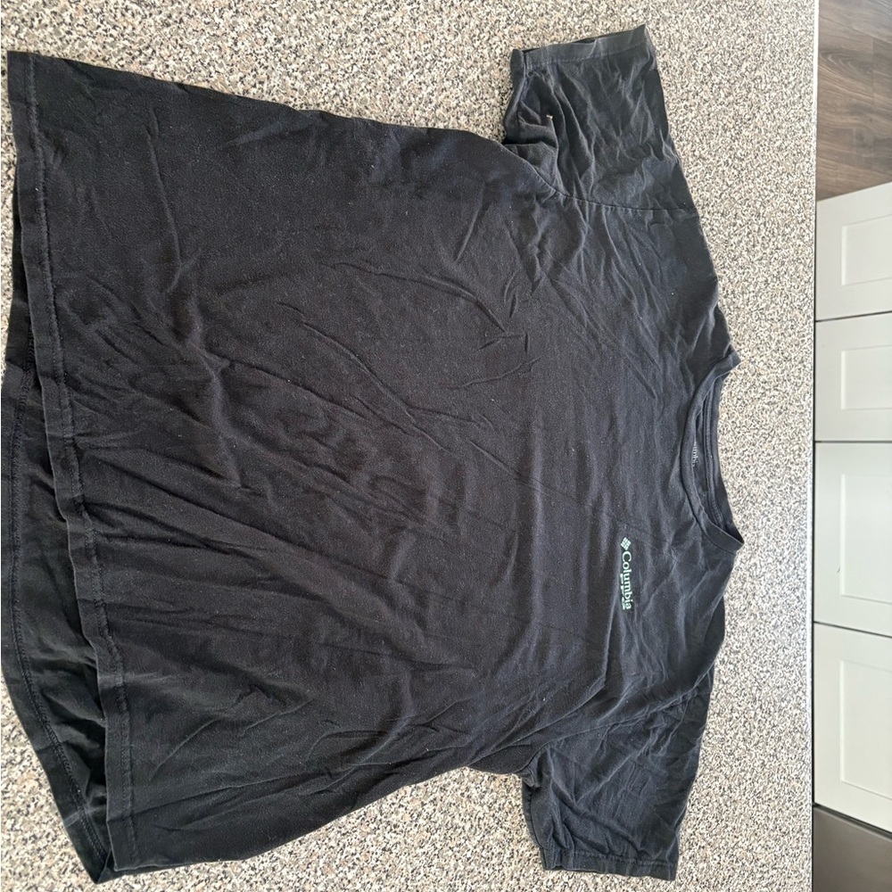 Men’s Columbia shirt